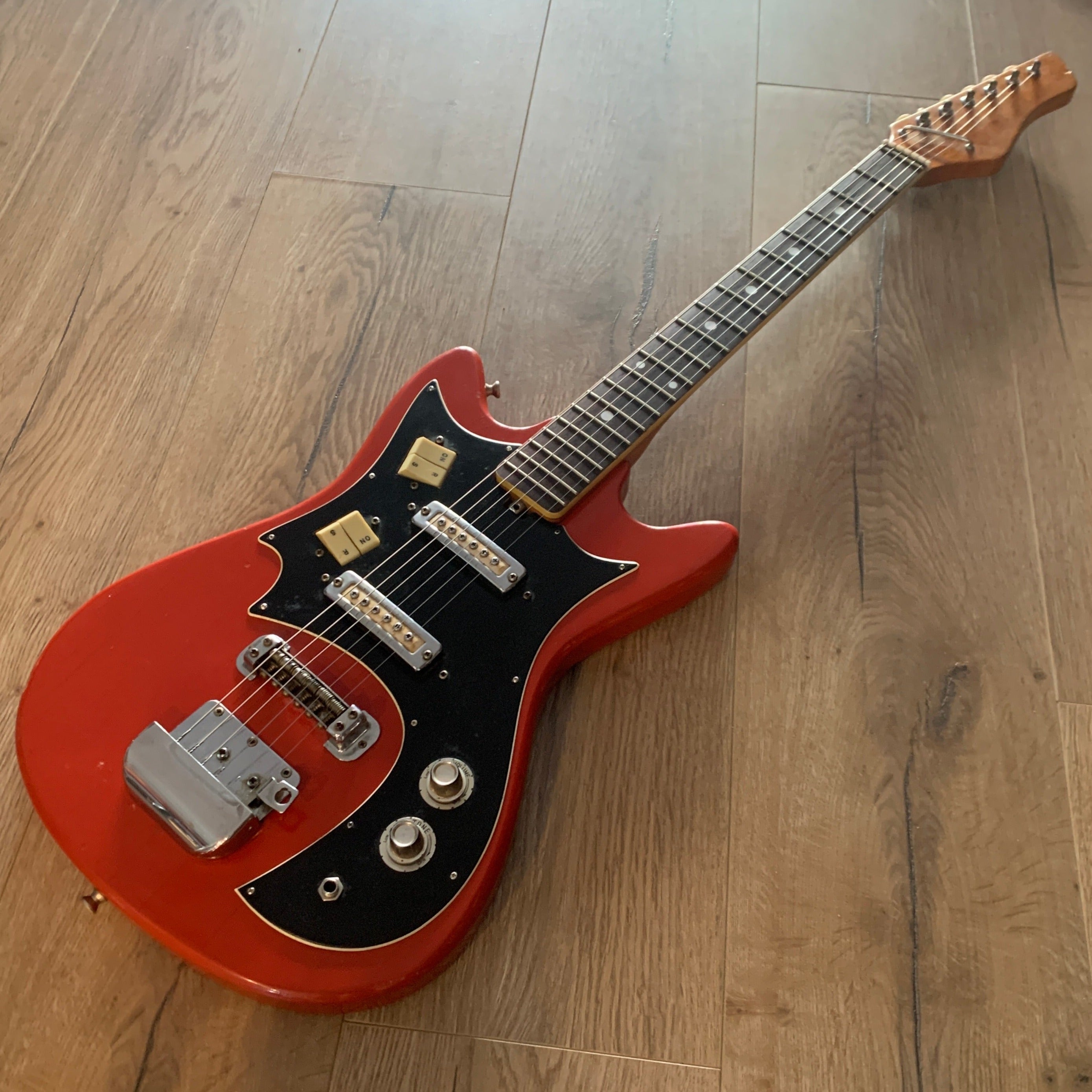 TEISCO レッド エレキギター mqdefault.jpg
